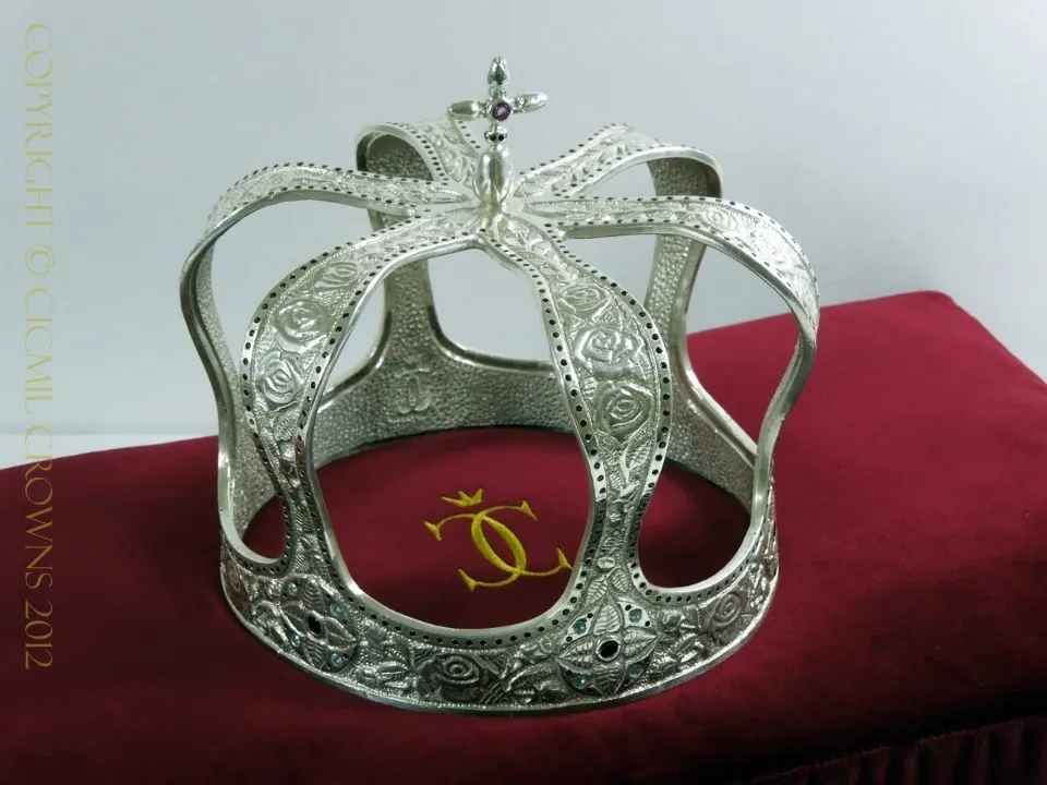 Custom Handmade Crowns for Luxury Gifts and Family Heirlooms