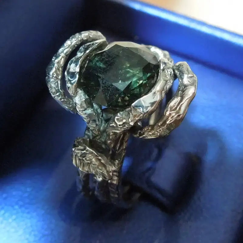Authentic Ring With Green Sapphire For Eternity